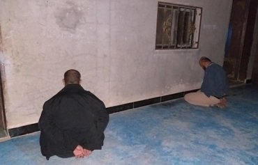 Arrestation de deux responsables de l'EIIS par les FDS lors d'un raid à Deir Ezzor