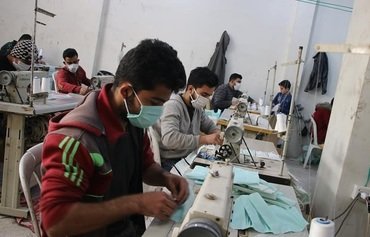 داوطلبان در ادلب برای مقابله با ویروس کرونا دست به دست هم می‌دهند