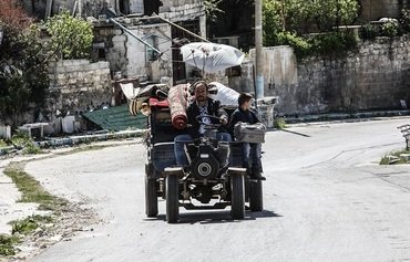 وباء كورونا يجبر النازحين السورين على العودة إلى المناطق الساخنة