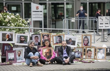 سوريون يرفعون دعوى في ألمانيا ضد الانتهاكات الجنسية في سجون الأسد