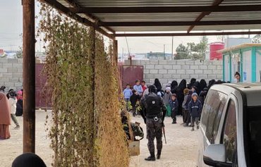 طاجيكستان تعيد مواطنيها النساء والأطفال من المخيمات في سوريا