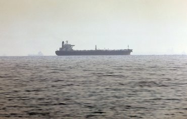 اتهام إيران بشن هجوم بطائرة مسيرة على سفينة قبالة عمان مع توعد القوى العالمية بالرد