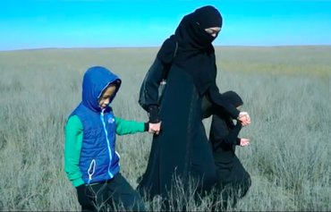 كازاخستان تنوه بنجاحاتها في إعادة تأهيل النساء الراديكاليات