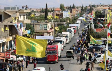 خشم مردم لبنان از حزب‌الله با دیدن اسکورت تانکرهای سوخت ایرانی