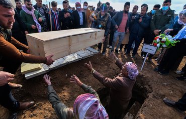 برگزاری دومین مراسم خاکسپاری دسته جمعی قربانیان داعش توسط ایزدی های عراق