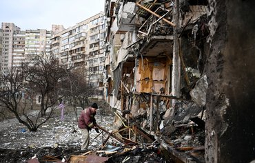 استهداف روسيا للمدنيين في أوكرانيا يذّكر بـ 'استراتيجية جرائم الحرب' في سوريا
