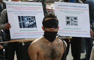 سوريون يتحدثون عن التعذيب والاغتصاب والاحتجاز على أيدي الحرس الثوري الإيراني وحزب الله