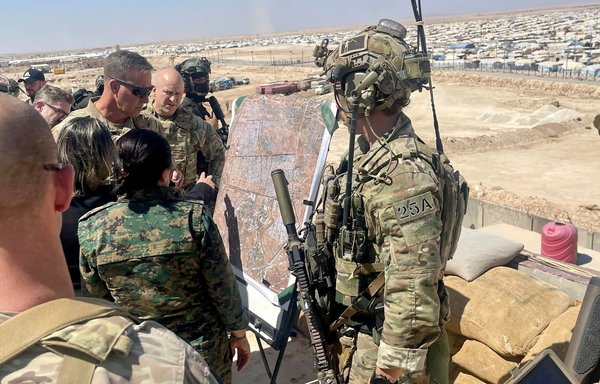 اعتقال عناصر من داعش في غارة أميركية شرق سوريا وسط حملة جديدة لإعادة سكان الهول إلى ديارهم
