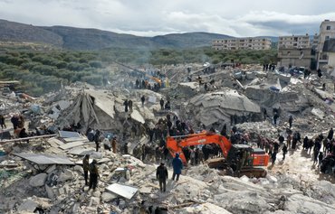 المساعدات الدولية في طريقها إلى تركيا وسوريا عقب الزلزال المدمر