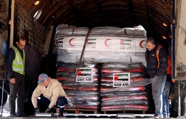 تدفق المساعدات العربية والخليجية إلى السوريين بعد الزلزال المدمر