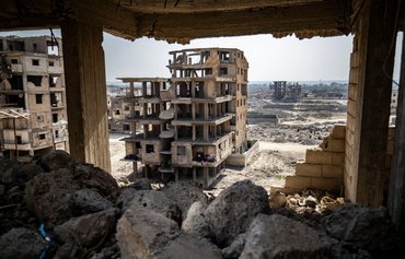 السوريون يلقون باللائمة في ارتفاع حصيلة ضحايا الزلزال على فساد النظام والمساكن غير المطابقة للمعايير