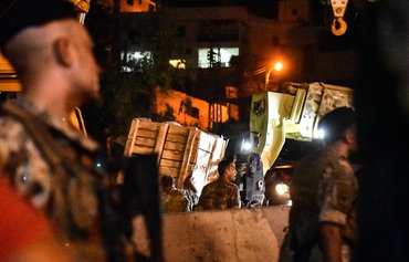 خشم مردم از حزب‌الله در پی واژگونی کامیون حامل مهمات در بزرگراه بیروت-دمشق